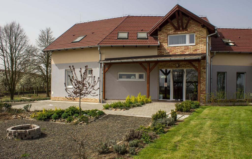 Hotel Horpacsi Europa Piheno Koezpont Exterior foto