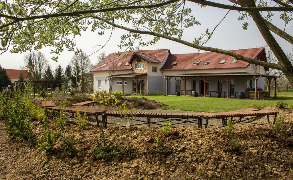 Hotel Horpacsi Europa Piheno Koezpont Exterior foto