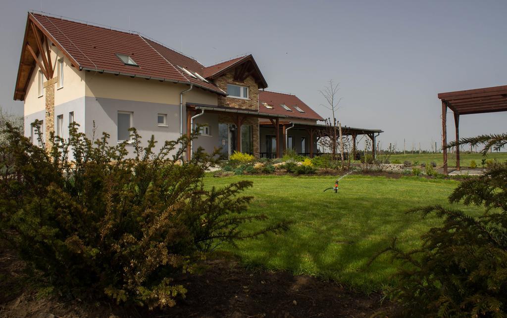 Hotel Horpacsi Europa Piheno Koezpont Exterior foto